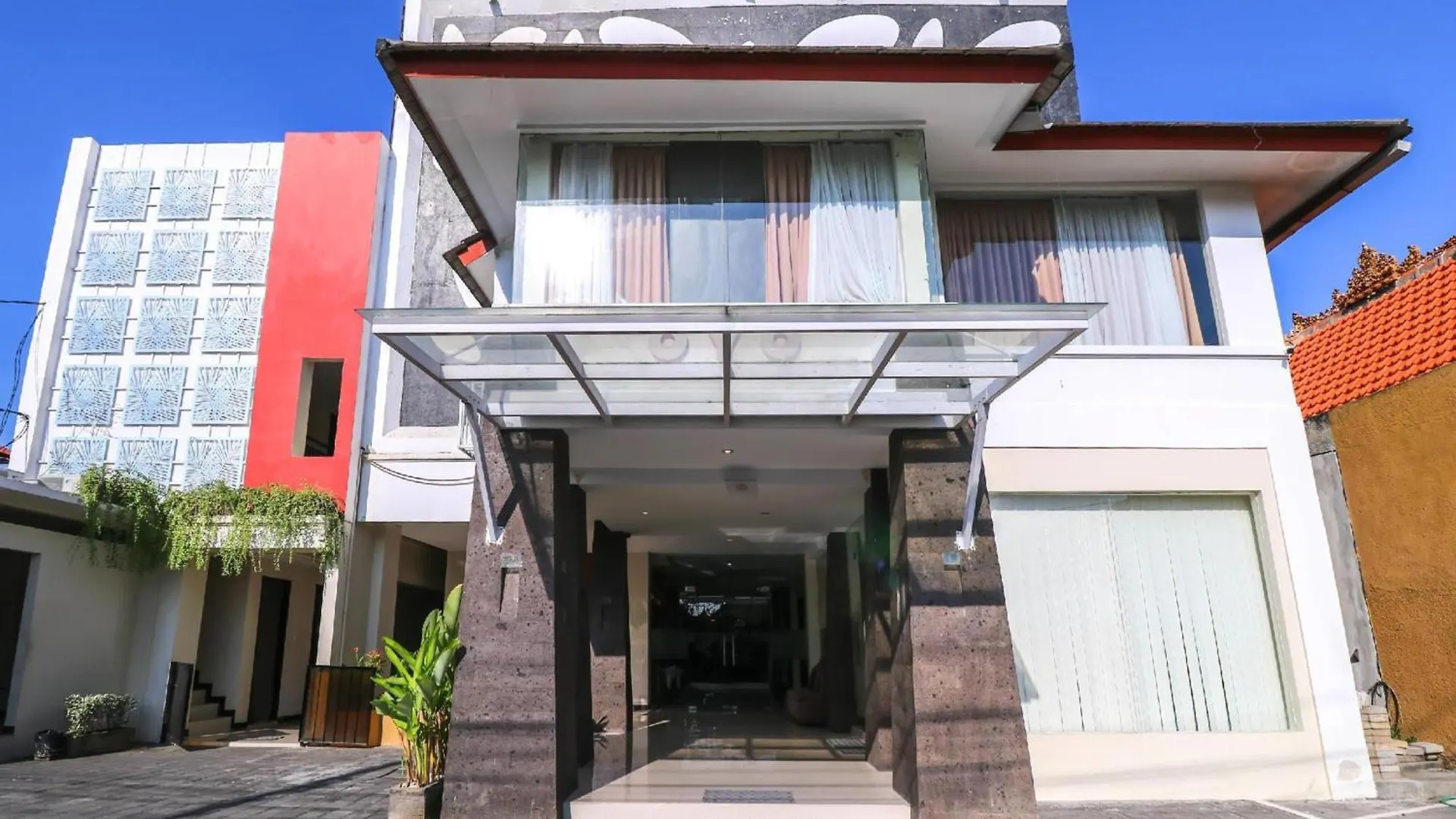 Hotel O Kuta Near Sunset Road Formerly Balitone Residence Денпасар